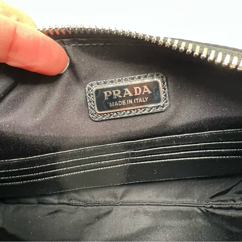 prada Re-Nylon and Saffiano leather pouch - Picture 5 of 8